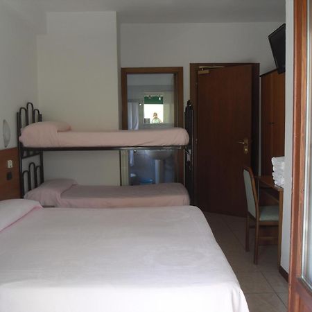 Hotel Ferrara San Benedetto del Tronto Bilik gambar